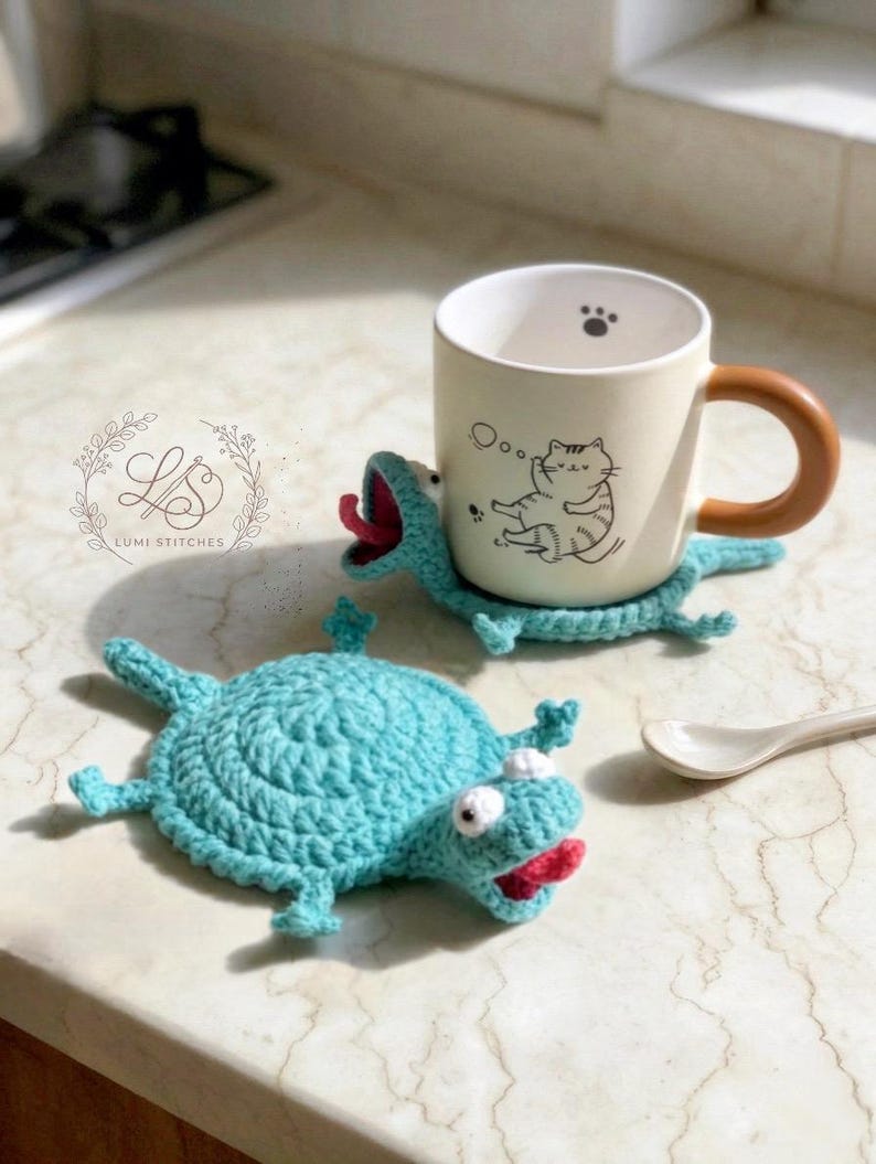 Virkmönster för djurunderlägg, virkmönster för Tom Lizard-underlägg, popup-amigurumi-mugghållare, handledning för muggmatta, enkel PDF + video för nybörjare bild 1