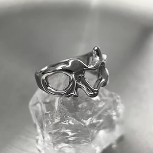 Anillo con diseño de onda derretida - Diseño abstracto abierto en plata