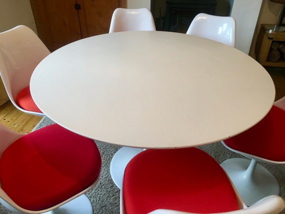 Saarinen on sale style table