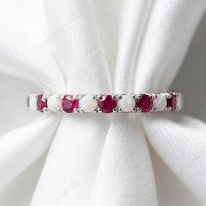 Bague opale et rubis, demi-anneau éternité délicat, bague de mariage empilable en argent sterling, bijoux avec pierre de naissance juillet octobre, cadeau pour elle