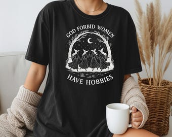 Gott verbietet, Frauen haben Hobbies Shirt, feministisches Grafik-T-Shirt, Vintage-Stil Komfort Farben T-Shirt, gruselige Saison Top