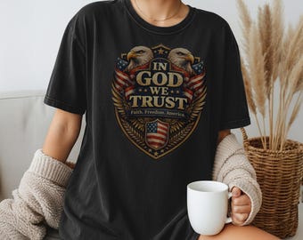 In Gott vertrauen wir Shirt für Frauen, Glaube und Freiheit Statement T-Shirt, sinnvolles amerikanisches Design, bequemes Unisex T-Shirt