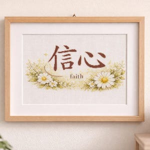 Puede incluir: Un letrero de madera rústica con la frase "Welcome to our home" en letras blancas. El letrero presenta un acabado envejecido y un diseño sencillo y acogedor, ideal para un porche o entrada.