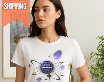 Camiseta gráfica cósmica, diseño Y2K, diseño de planeta galáctico, top de moda urbana, regalo para amigos.