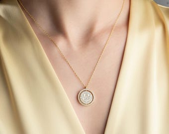 Collar con carita sonriente dorado, collar circular con cristales pavé, joyería moderna estilo Y2K, regalo para ella.