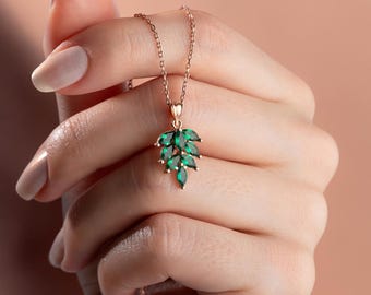 Smaragd grünes Blatt Halskette, Zierliche Natur Anhänger, Botanische Halskette, Geschenk für Sie