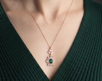 Smaragdgrüne Blumenhalskette, 925 Sterlingsilber-Kristallanhänger im Vintage-Stil