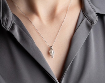 Collar con colgante de jaula de perlas de plata de ley, colgante de orbe minimalista, joyería con significado