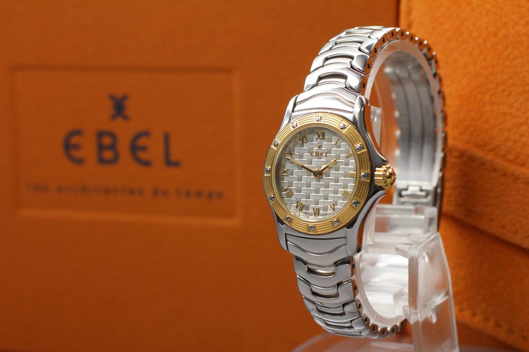 NEAR MINT W/paper Vintage Ebel Dress Wave E6157912 18K 22mm Qz