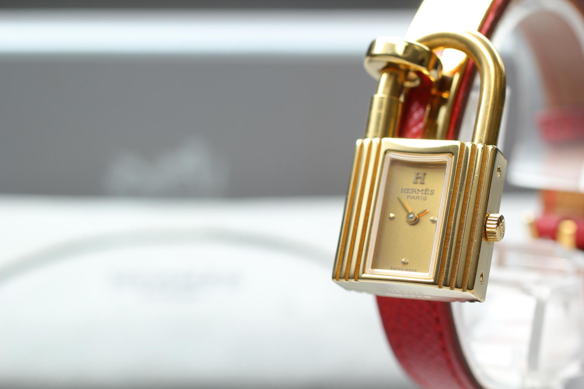 TOP　HERMES KELLYロックウォッチ ブラック/ゴールド The Famous Hermès Kelly Watch - Black & Gold – Every
