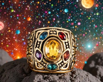 Anillo de zinc de Thanos de Marvel con seis piedras del infinito en color dorado, marrón y oscuro.