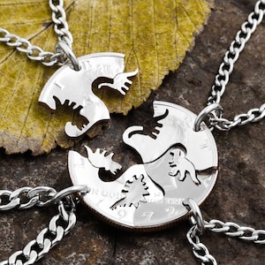 Collares de dinosaurios de 4 piezas para niños, mejores amigos o collares familiares, regalos BFF para 4, animales entrelazados, moneda cortada a mano