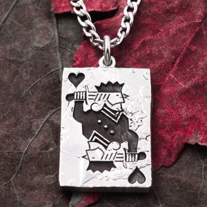 Collar de naipes, rey de corazones, elija cualquiera de las 53 cartas, tréboles, diamantes, corazones, picas, as, rey, reina, jota, comodín, moneda cortada a mano
