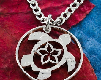 Collana con fiore di tartaruga marina, taglio a mano