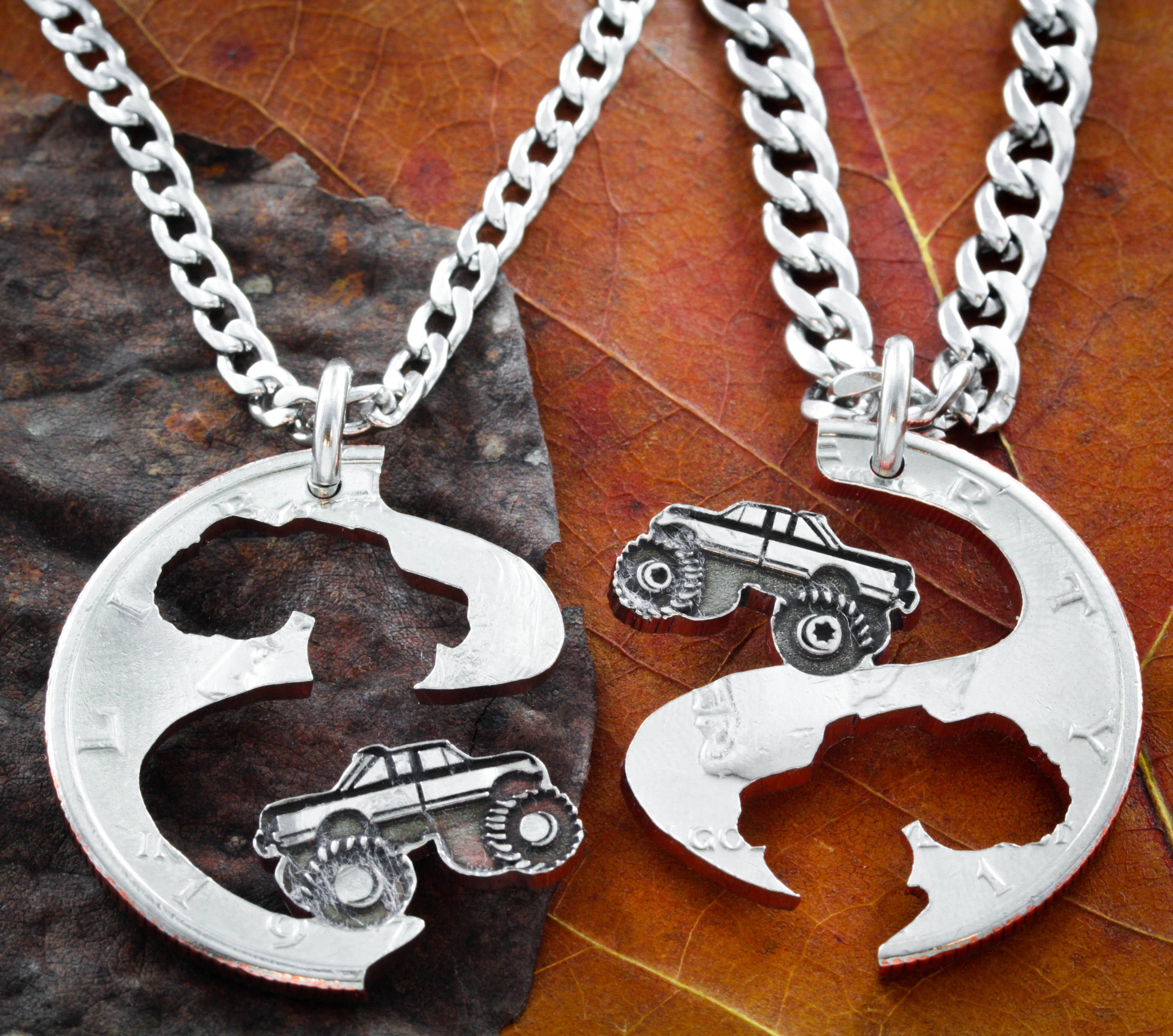 カットコイントラックネックレス：マディングBFFジュエリー - Etsy 日本