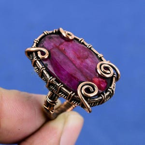 Anillo de rubí envuelto en alambre / Joyería bohemia de cobre con piedras preciosas