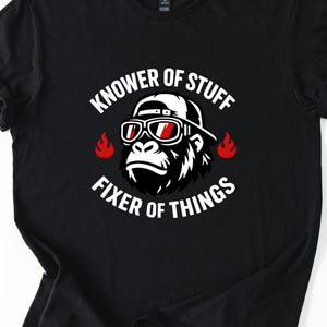 Conoscitore di cose, riparatore di cose Scimmia divertente PNG: Scimmia divertente, umorismo png, design risolutore di problemi (download digitale)