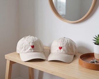 Gorra de papá con corazón bordado: gorra de béisbol de sarga de algodón, gorra de béisbol vintage, gorra de camionero personalizada, regalo personalizado, gorra para fiesta de cumpleaños