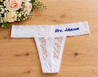 Intimo personalizzato Mrs, perizoma in pizzo personalizzato, lingerie da sposa per il giorno delle nozze, regalo Something Blue per la sposa