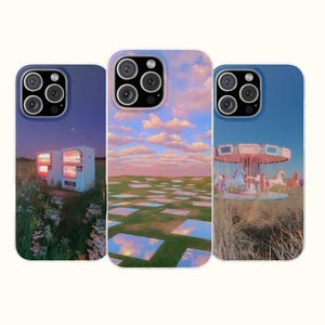 Pode incluir: Três capas para smartphone com cenas distintas: a esquerda mostra máquinas de venda automática iluminadas num campo ao anoitecer, o centro mostra uma paisagem relvada com azulejos quadrados refletores e a direita um carrossel.