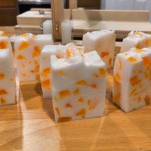 Liquid Gold Honeycomb Bar - Mango Butter, Goat's Milk, Raw Honey