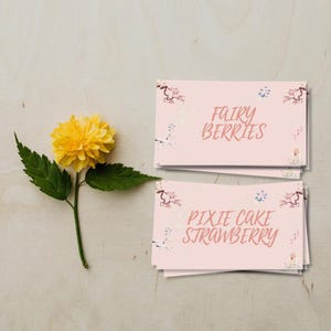 Etichetta per il primo cibo delle fate, segnaposto modificabile su Canva, modello per la festa del primo compleanno a tema foresta incantata, decorazioni per la festa a tema fata in stile boho.