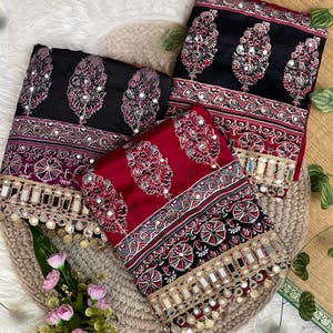Saree van zachte zijden Ajrakh-print met echt spiegelwerk Designer gespiegelde kanten rand afbeelding 19