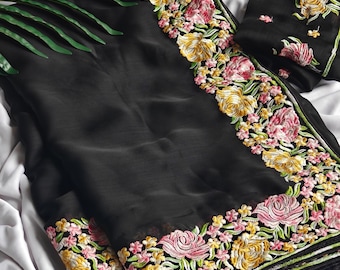 Saree van zachte chiffon: kasjmierkleurige bloemenborduurwerk, designerblouse