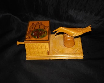 Vtg US Army NATO Bosnia Task Force Eagle Pecking Bird Cigarette Dispenser Carved Wood Mechanical