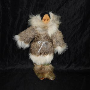 Vintage Alaska Native Eskimo Doll Mother Packing Baby Rabbit Fur Parka Carved Wood Face Inuit Made 9&quot;