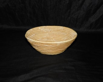 Koszyk z trawy Alaska Native Eskimo Coiled w kolorze jasnobrązowym, ręcznie robiony Inuit Bowl