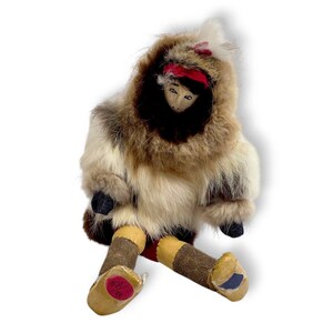 Vintage 1979 Hooper Bay Alaska Helen Smith Yupik Eskimo Doll Sitting Rabbit Beaver Fur Parka Skin Leather Hide Boots