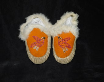 Vintage 1960s Alaska Native Made Beaded Bird Baby Slippers Leather Rabbit Fur Felt Moccasins USED condition