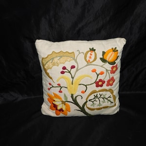 Vintage Beige Orange Gelb Crewel bestickt Akzent Kissen 11 &quot;Quadrat Blumen Blumenmuster