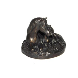 Vintage Genesis Ireland Bronze Resin Mother Horse Foal Figurine Laying Down Cuddle Love 4&quot;