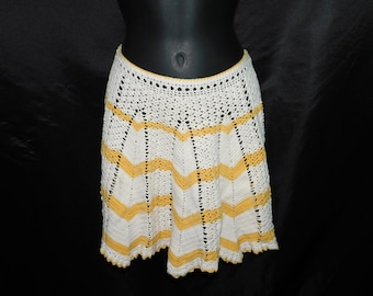 Vintage White Yellow Crochet Apron Tie Waist Hostess S Small Hand Crocheted