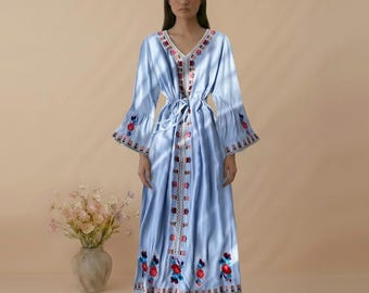 Hellblaues besticktes Maxi-Kleid aus Baumwolle, Boho Floral Beach Cover Up