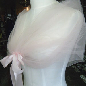 The romantic Pale Pink CLOUD WRAP, perfect to create that light and fun look for your wedding image 1