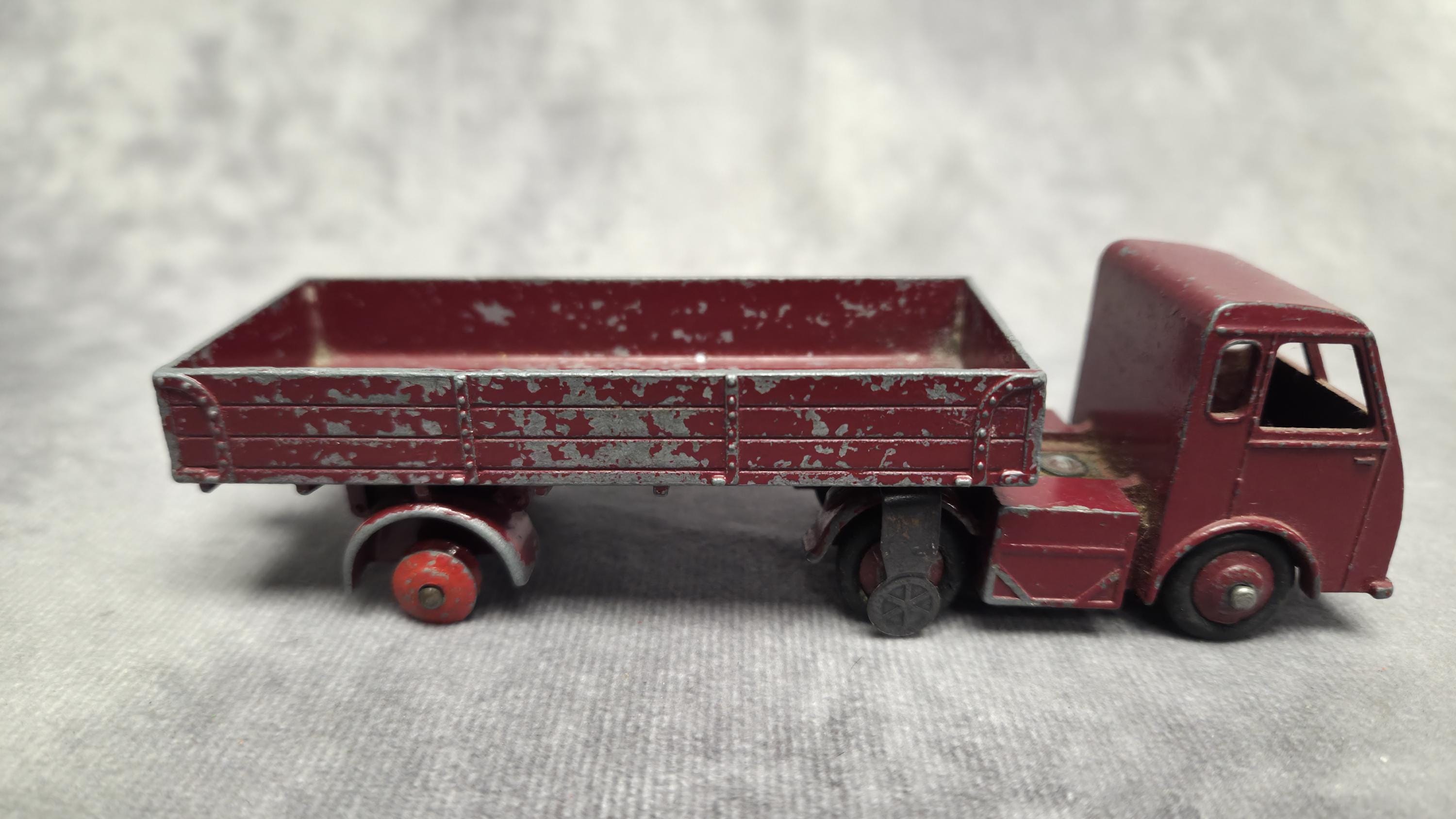 A Dinky Toys gauge O Miniature Figures For Model Railways set, boxed (some paint chips, box torn and A Dinky Toys gauge O Miniature Figures For Model Railways set, boxed (some paint chips, box torn and
