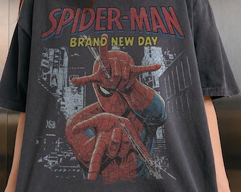 スパイダーマン ブランドニューデイTシャツ、ヴィンテージマーベルコミックカバーTシャツ、コンフォートカラーズレトロスーパーヒーローTシャツ、マーベルファンへのディズニーランド旅行ギフト