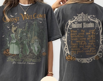 レトロなホーンテッドマンションのハロウィンシャツ、コンフォートカラーズのディズニーランドゴースト両面Tシャツ、ディズニーの不気味なシーズン2026ファミリー旅行ギフトシャツTシャツ