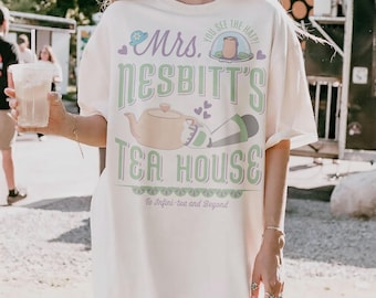 Camiseta de Toy Story de la Casa de Té de la Sra. Nesbitt, camiseta con gráfico retro de Buzz Lightyear, camiseta de colores cómodos para fans de Toy Story, regalo para viajes a Disney