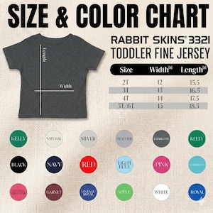 Puede incluir: Tabla de tallas y colores para una camiseta de punto fino para ni&ntilde;os peque&ntilde;os. La tabla muestra las medidas en pulgadas para las tallas 2T a 5T/6T. Las opciones de color incluyen Kelly, Natural, Plata, Heather, Carb&oacute;n, Negro, Marino, Rojo, Azul claro, Rosa y m&aacute;s.