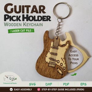 Puede incluir: Un llavero de madera para púas de guitarra con diseño de guitarra eléctrica. El texto dice: GUITAR PICK HOLDER WOODEN KEYCHAIN, LASER CUT FILE, EASY ACCESS TO YOUR PICKS, SVG, DXF, PDF, EPS, EASY ASSEMBLY, STEP-BY-STEP GUIDE INCLUDED (FR/EN).