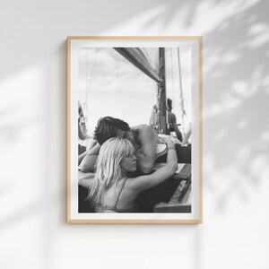 K&ouml;nnte beinhalten: Ein Set aus drei Keramikbechern mit gesprenkelter, matter Oberfl&auml;che. Die Becher sind in den Farbt&ouml;nen Creme, Hellbraun und Dunkelbraun gehalten. Jeder Becher hat ein schlichtes Design und einen abgerundeten Henkel.