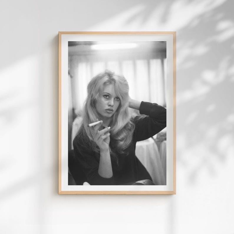Vintagetryck av Brigitte Bardot, röktryck, svartvit väggkonstfotografi, modellmodedekor, lyxigt glamoursamhälle bild 4
