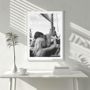 K&ouml;nnte beinhalten: Ein Set aus drei Keramikbechern mit gesprenkelter, matter Oberfl&auml;che. Die Becher sind in Creme-, Hellgrau- und Dunkelgraut&ouml;nen gehalten. Jeder Becher hat ein schlichtes, minimalistisches Design, ideal f&uuml;r Kaffee oder Tee.