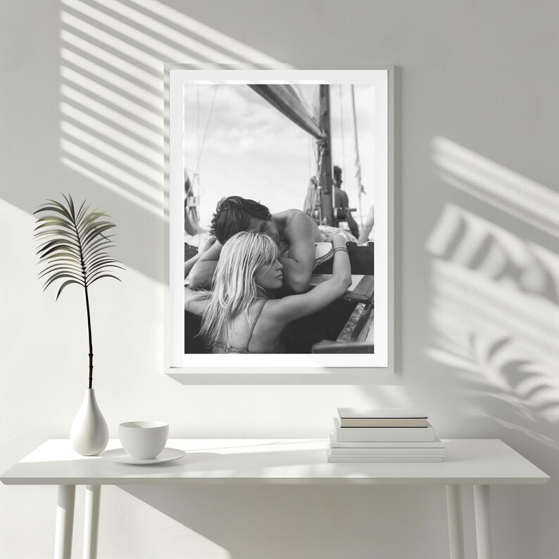 K&ouml;nnte beinhalten: Ein Set aus drei Keramikbechern mit gesprenkelter, matter Oberfl&auml;che. Die Becher sind in Creme-, Hellgrau- und Dunkelgraut&ouml;nen gehalten. Jeder Becher hat ein schlichtes, minimalistisches Design, ideal f&uuml;r Kaffee oder Tee.