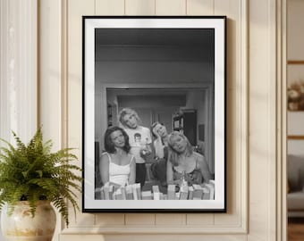 Sex and the City-inspirerat tryck, retro TV-programaffisch, minimalistisk flickig rumsinredning, 90-tals nostalgitryck, fin väggkonst modefotografi