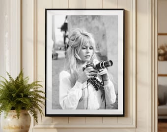 ヴィンテージブリジット・バルドーカメラプリント、白黒ファインアート写真ウォールアート、モデルファッション装飾、ラグジュアリーグラマーソサエティ